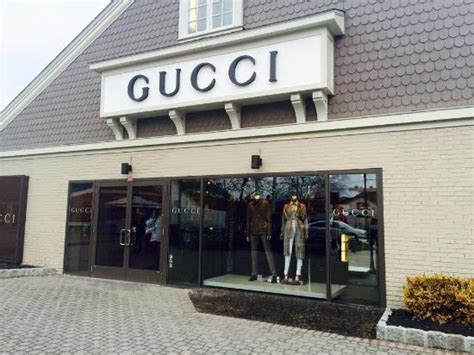 gucci woodbury commons reviews